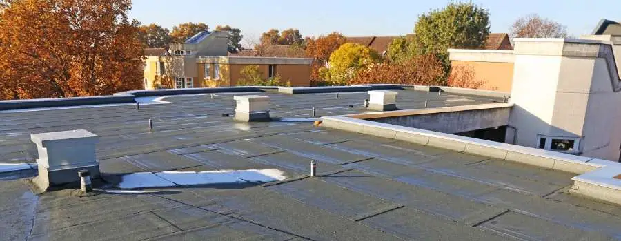 Explore solar panel racking for flat roofs. We'll uncover the essential aspects flat roof solar installation, including types, special considerations, and maintenance tips.